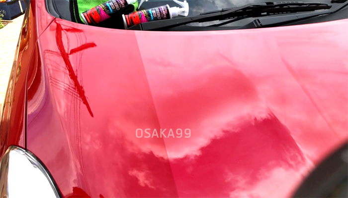 สเปรย์เคลือบแก้ว Quartz Pro Spray สูตรเข้มข้น ที่ให้ความเงาฉ่ำ วาว ช่วยป้องกันไม่ให้น้ำกาะที่สีผิวรถ ใช้งานง่าย เพียงฉีดแล้วเช็ด น้ำยาเคลือบแก้ว คาร์แคร์ ราคาส่ง